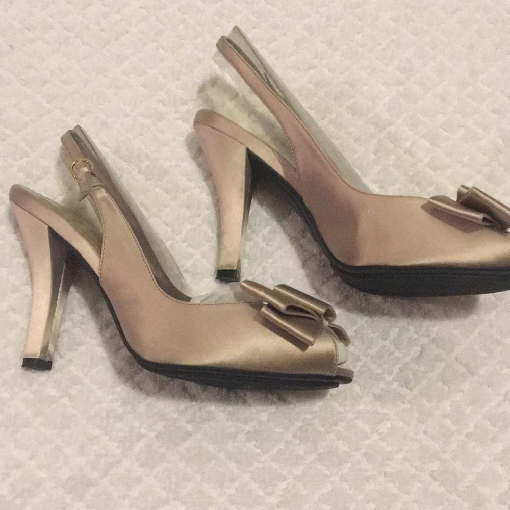 Shoes - Picture 2 of 7